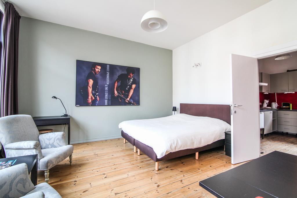 Because The Night City Lodge Antwerp Bilik gambar